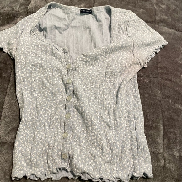 Brandy Melville Tops Brandy Melville Blue And White Floral Zelly